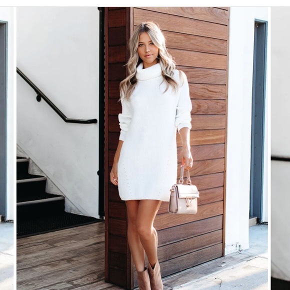 FROZEN HEART TURTLENECK SWEATER DRESS - OFF WHITE